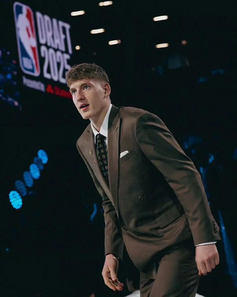 串联亮眼!热火20号秀亚库乔尼斯送10助 另外拿到8分2断1帽