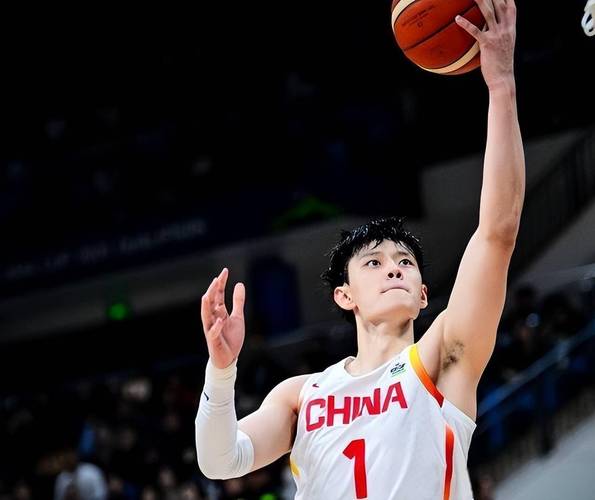 小波特：曾凡博能投篮而且运动能力出众 他绝对属于NBA赛场！