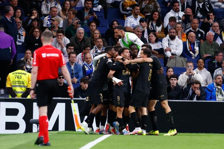 库尼亚社媒晒与维尼修斯庆祝合照：连线破门，为这支巴西队骄傲