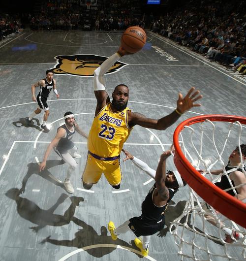 詹姆斯：新秀赛季我在骑士的角色很奇怪 当时打得不是赢球的篮球