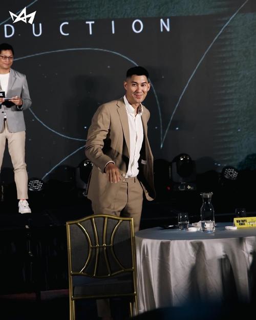 梦幻同框！林书豪晒与成龙&贝克汉姆合影：两位传奇🎬🥋⚽️