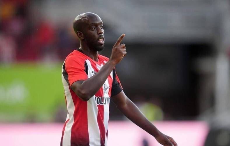 表现挣扎+拖累国家队，英媒：伊萨克罢训逼宫致困境效仿者应警示