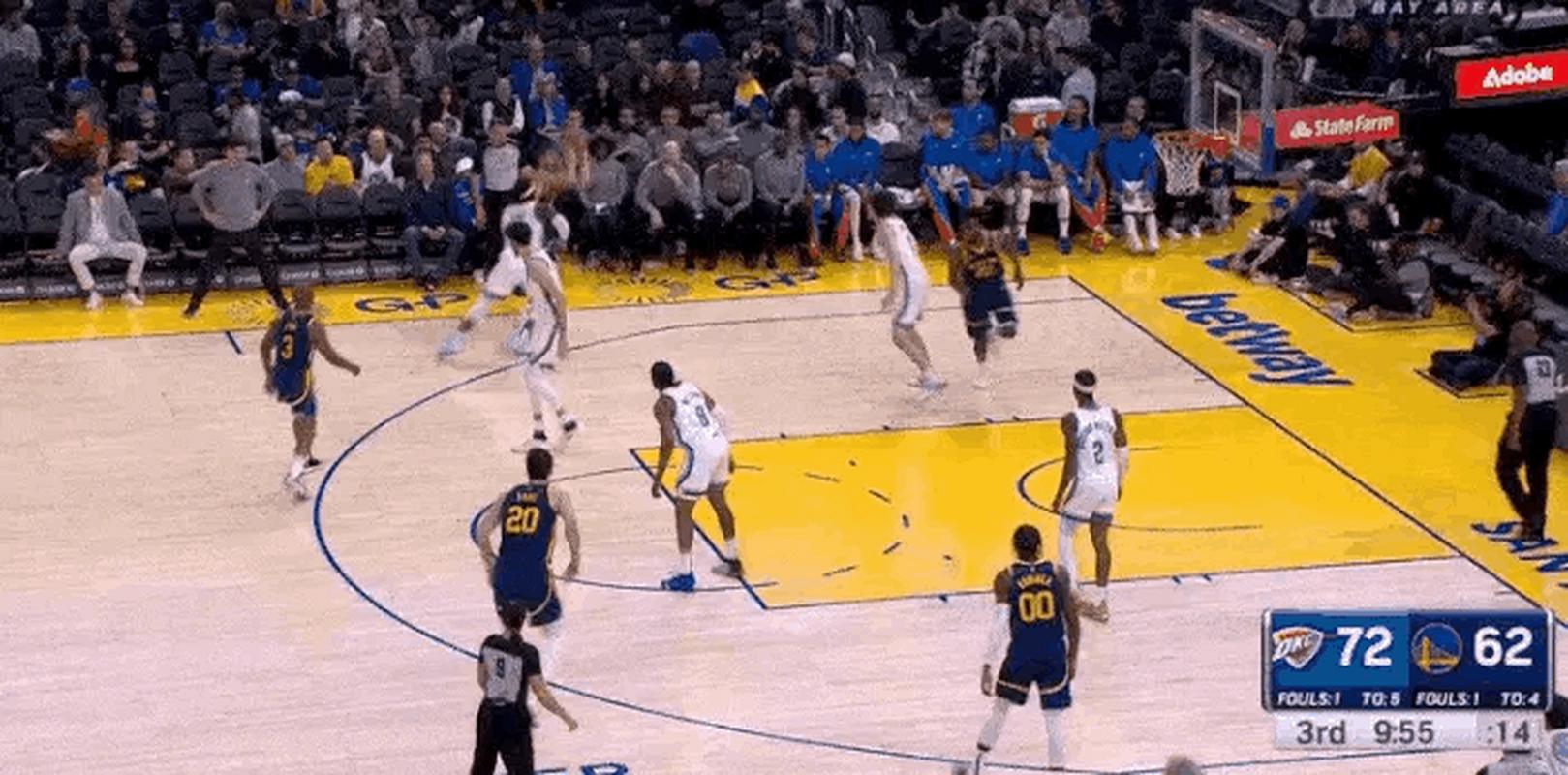 外线手感在线！克莱首节出战7分钟 三分2中2拿到6分