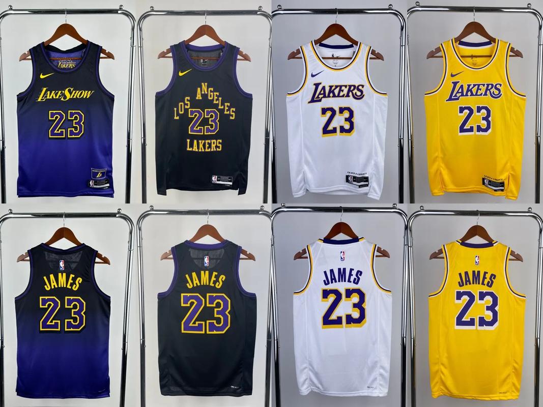 湖人新更衣室詹姆斯柜里挂浓眉3号球衣？是老詹的23号出现褶皱啦