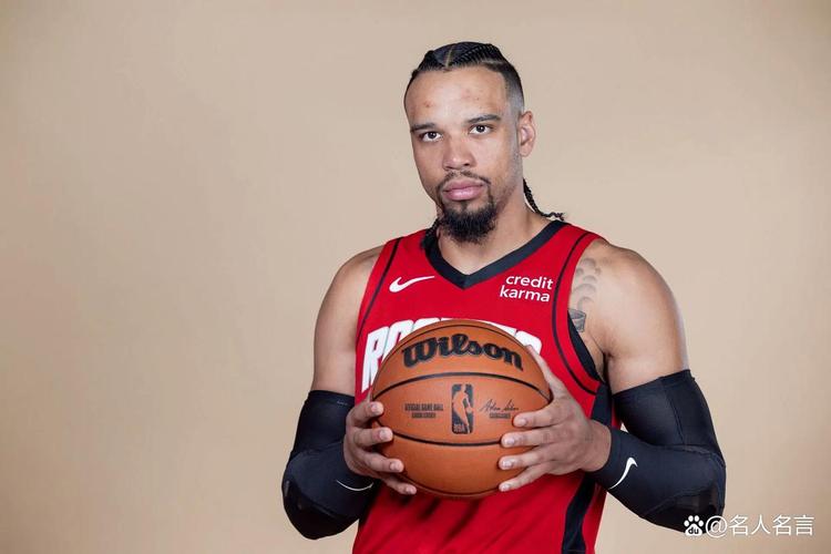 狄龙：我有四个拉布布&超喜欢它们 要给布克送一个当生日礼物