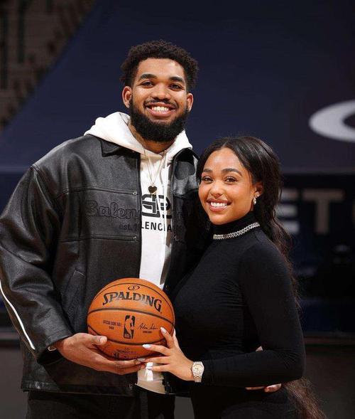 神仙眷侣😍侯永永社媒罕见晒出女友照片，两人已低调相恋多时