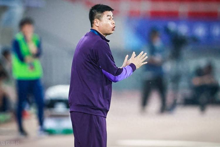 津媒：于根伟鼓励队员把最后4轮“咬”下来，为赛季做精彩收尾