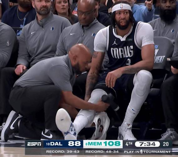 主场战马刺!浓眉:揭幕战前我们会看录像 找到可以改进的地方