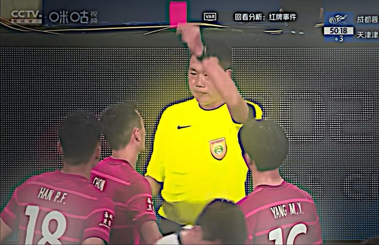 记者：蒋圣龙陪伴妻子生产后马不停蹄赶回青岛，准备明晚比赛