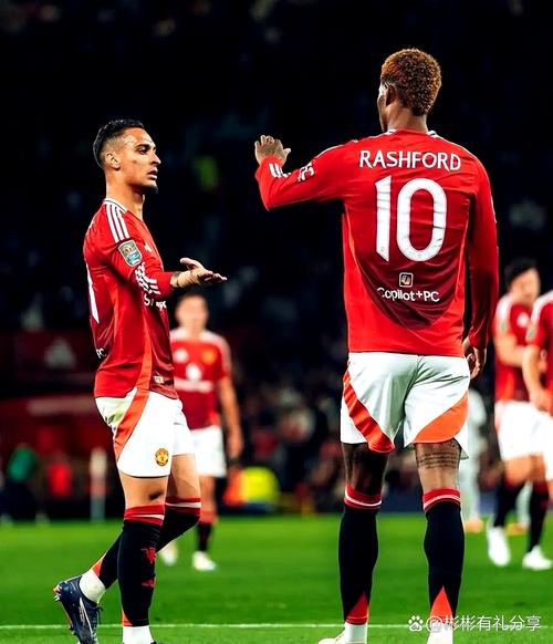 曼晚：曼联形势还不错 不再急盼冬窗的到来；可以考虑将莱昂外租