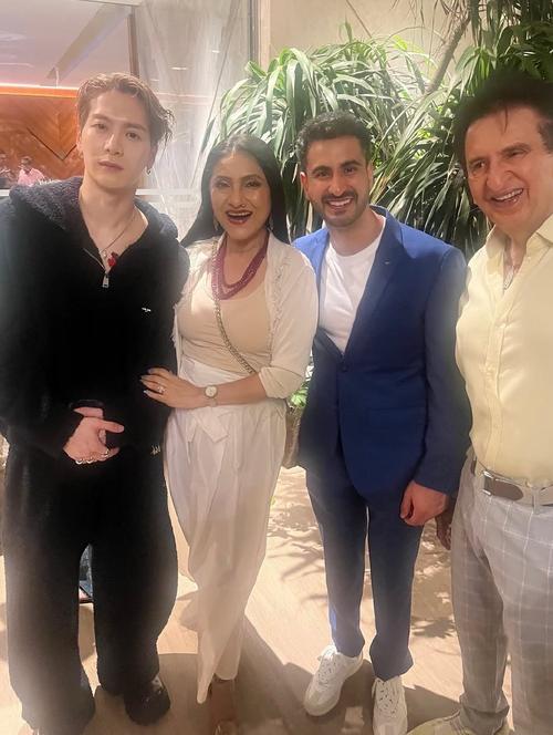 双双被捕!乐福晒比卢普斯和罗齐尔P图合照 原型为高管出轨被拍