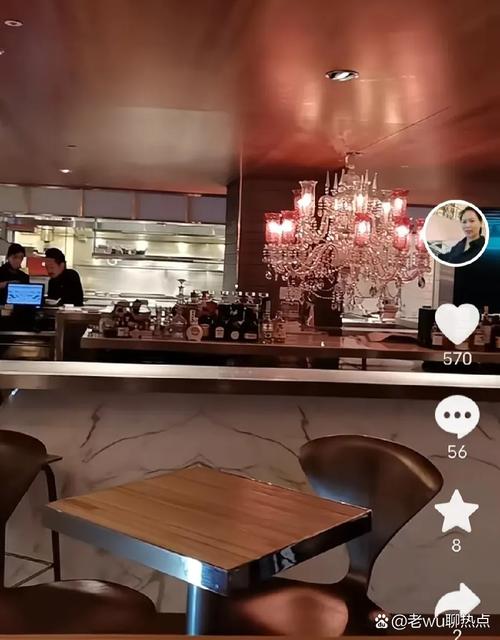 青岛队记：国信体育馆第二现场异常热闹 家里人都在给小杨助威！