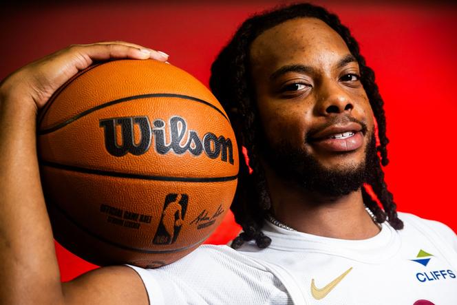 队记：明天骑士客战篮网 德安德烈-亨特因膝盖挫伤出战成疑