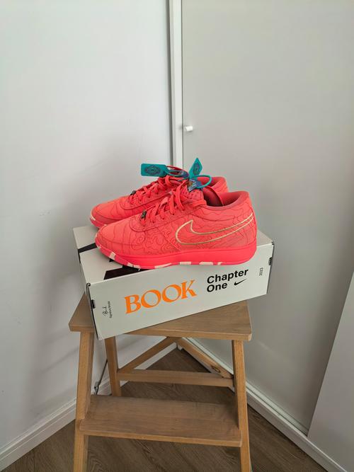 不打球就晒鞋！PJ塔克晒布克球鞋 这又是一双布克本人都没有的吗