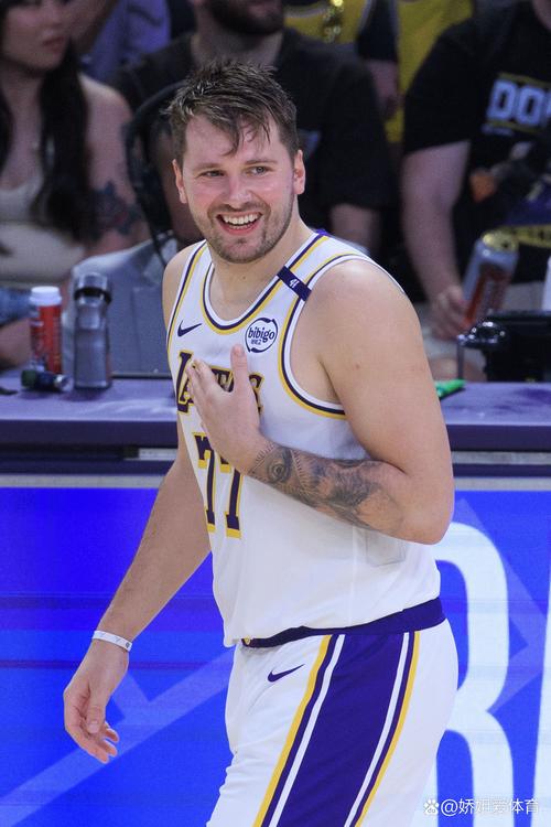 Skip：东契奇在用赛场表现对勒布朗说 你慢慢恢复吧