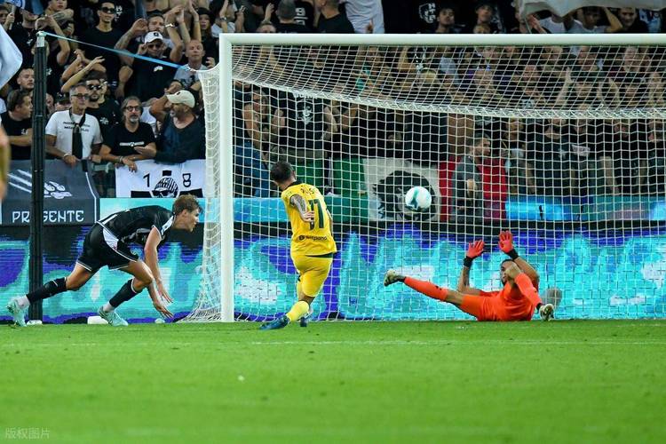 锋线进球荒！米体：恩昆库希门尼斯意甲仍0球，米兰靠其他人进球