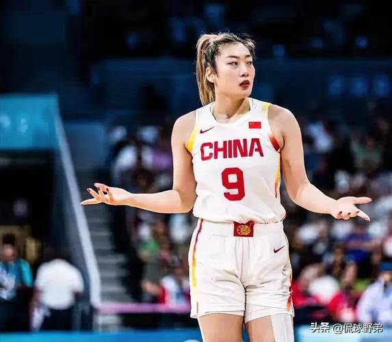 全运会小组赛-李梦25分4板3助 四川全运女篮大胜中国香港队73分